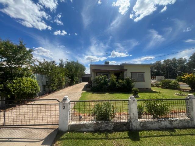 Spacious Older Style Family Home!
