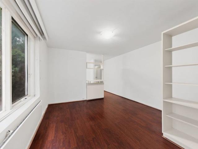 Spacious One Bed in Hawthorn!
