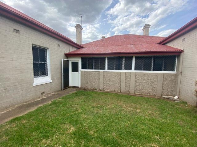 Spacious One Bedroom Unit Close To The CBD