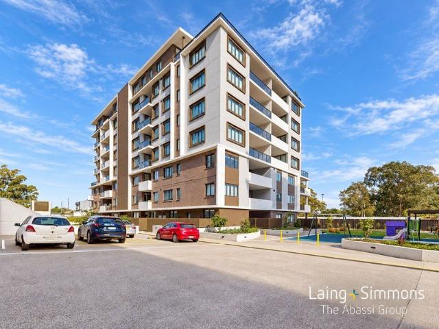 Spacious One Bedroom Unit in a Modern, Quiet Complex!