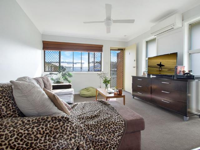 Spacious One Bedroom Unit in Convenient Warners Bay Location!