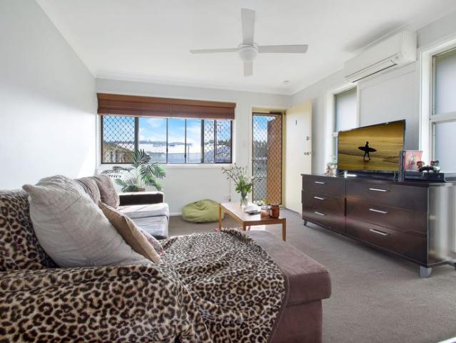 Spacious One Bedroom Unit in Convenient Warners Bay Location!