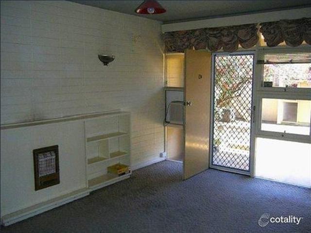 Spacious one bedroom unit in great location