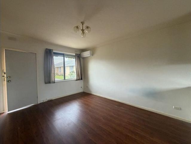 Spacious One Bedroom Unit Water Included