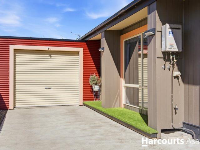 Spacious One Bedroom Unit with Covered Outdoor Entertaining