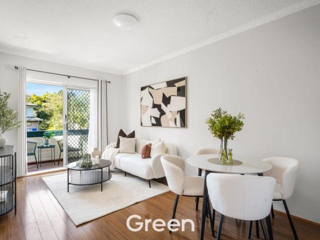 Spacious One Bedroom Unit with Exceptional Lifestyle Convenience!