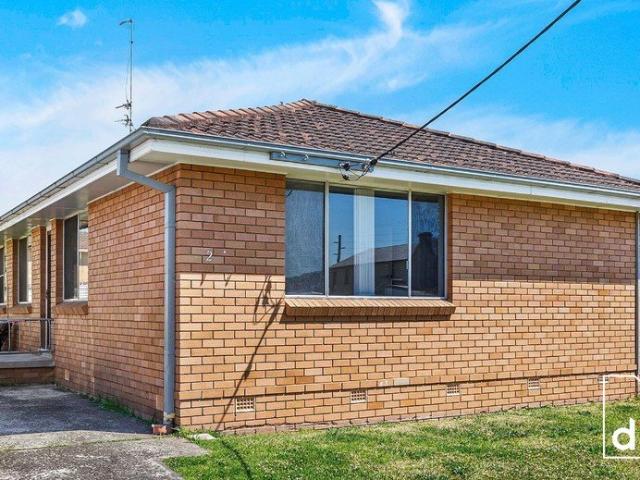 SPACIOUS ONE BEDROOM UNIT WITH MODERN UPDATES