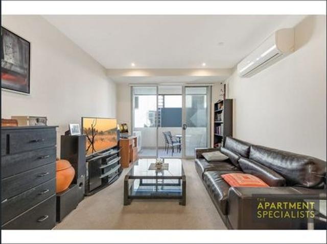 SPACIOUS ONE BEDROOM WITH A CARPARK IN HEATHERTON!