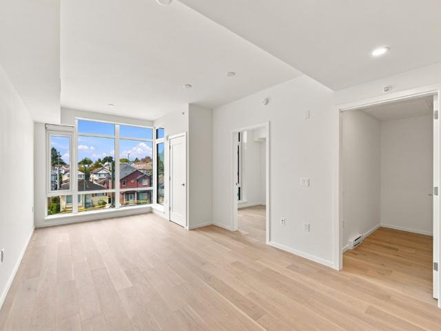 Spacious One Bedroom with Amazing Sunset Views! | Available Immediately