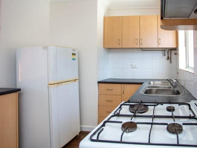 SPACIOUS ONE BEDROOM APARTMENT