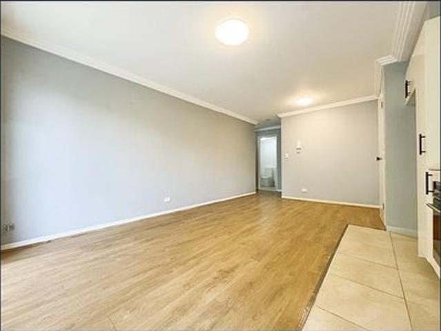 SPACIOUS ONE BEDROOM APARTMENT