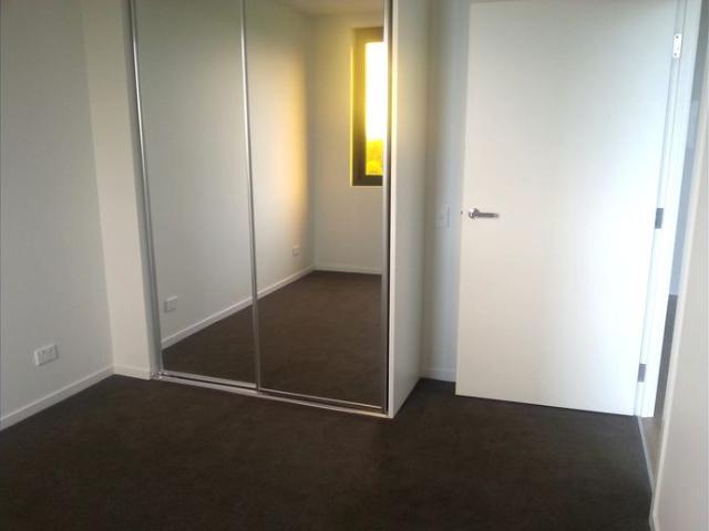 Spacious One Bedroom Apartment close to Melbourne Uni