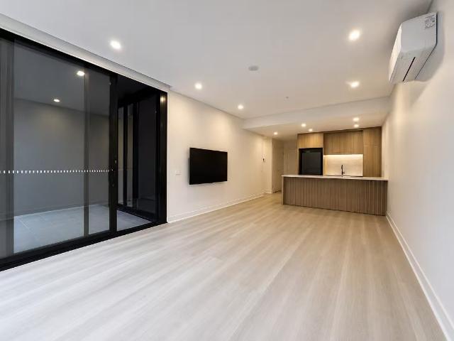 Spacious One Bedroom Apartment | Generous Living Space in Wentworth Point