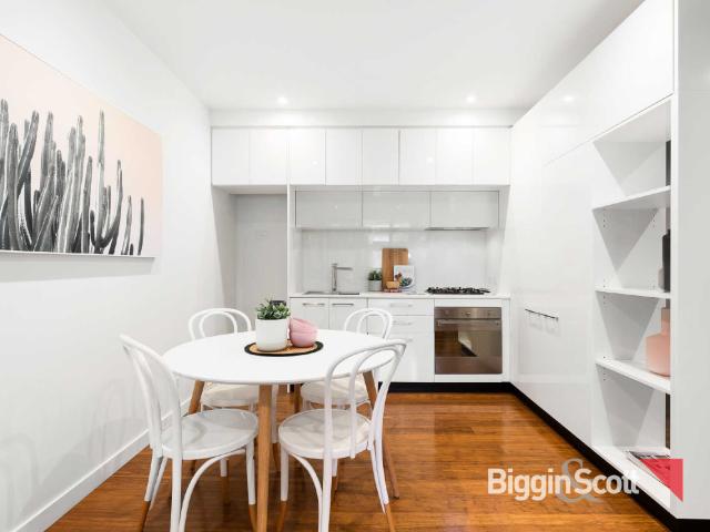 Spacious one bedroom apartment enjoy inner city living in the heart of Richmond