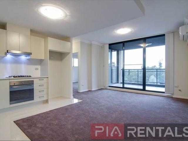 Spacious one bedroom apartment for lease ! Walking distance to Nor west business park