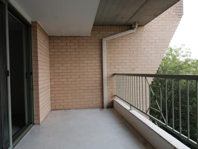 Spacious One Bedroom Apartment in Convenient Inner South Location