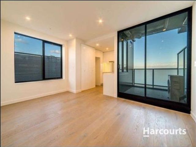 Spacious one bedroom apartment in central of Brunswick!