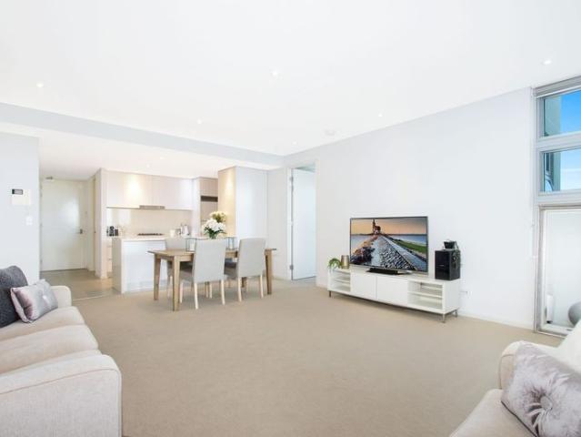Spacious One Bedroom Apartment in a Convenient Coastal Location