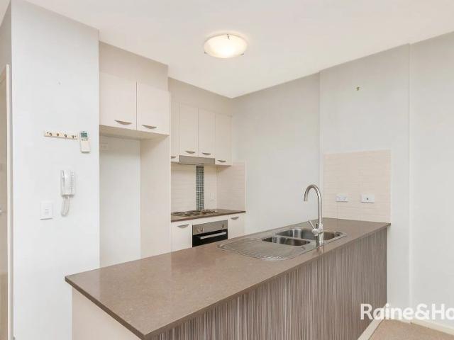 Spacious One Bedroom Apartment in a Convenient Franklin Location