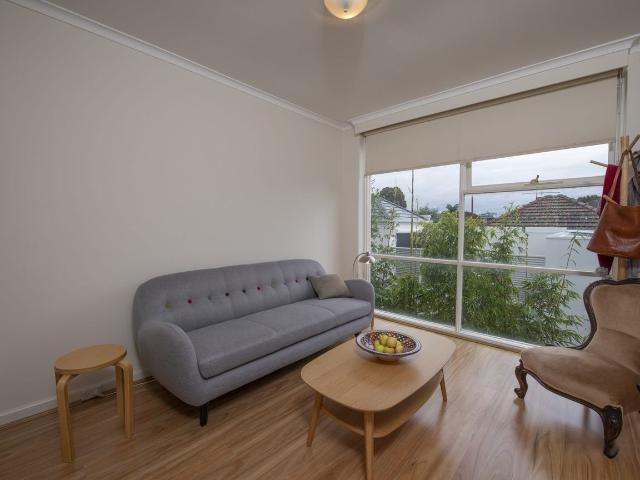 Spacious One Bedroom Apartment in a Leafy St Kilda Setting