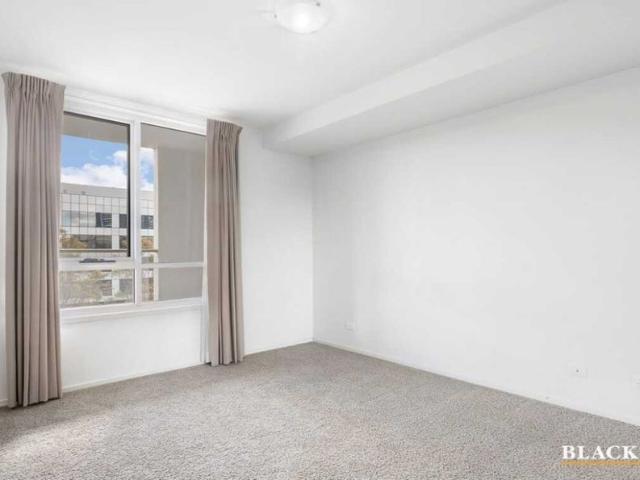 Spacious One Bedroom Apartment In Prime Location