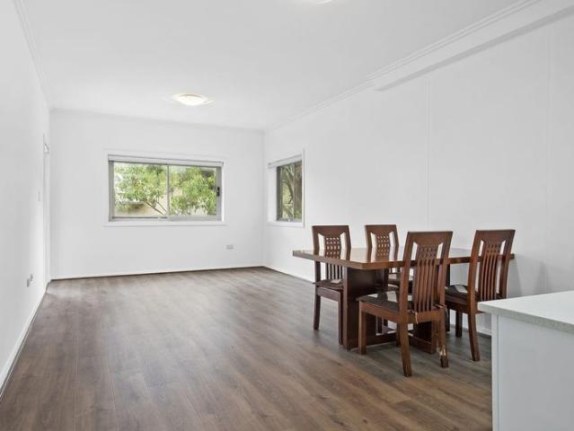 Spacious One Bedroom Apartment in Prime Turramurra Location