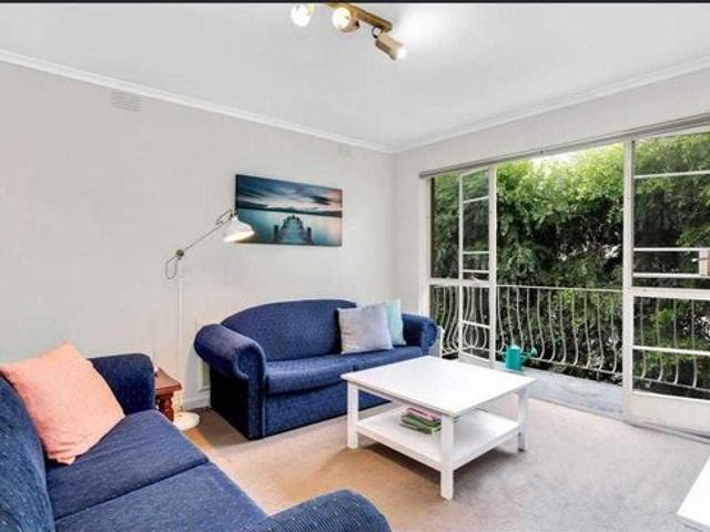 Spacious One Bedroom Apartment in the Heart of Moonee Ponds