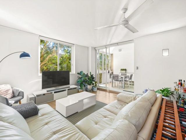 Spacious One Bedroom Apartment in the Heart of Bondi Beach