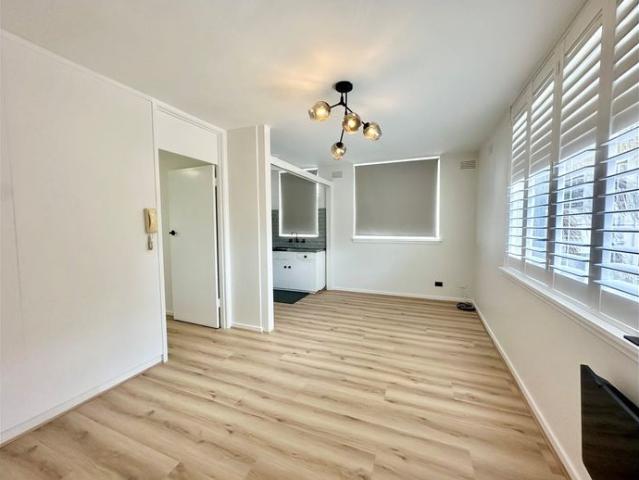 Spacious One Bedroom Apartment in the Heart of Elwood | FLARE REAL ESTATE