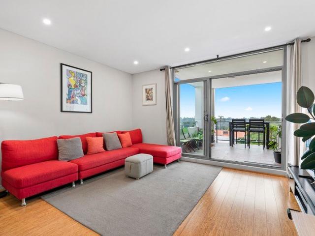 Spacious One Bedroom Apartment in the Heart of Gladesville