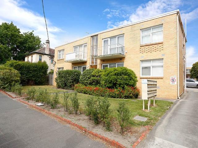Spacious one bedroom apartment in the heart of Hawthorn