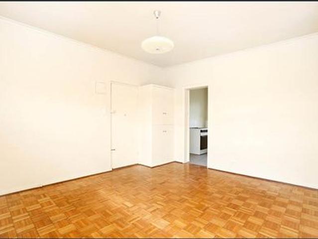 Spacious one bedroom apartment in the heart of Hawthorn
