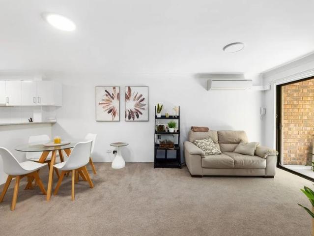 Spacious One Bedroom Apartment in the Vibrant Neighbourhood of Pyrmont