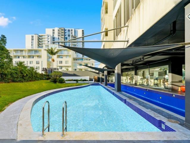 Spacious One Bedroom Apartment Opposite Rhodes Central