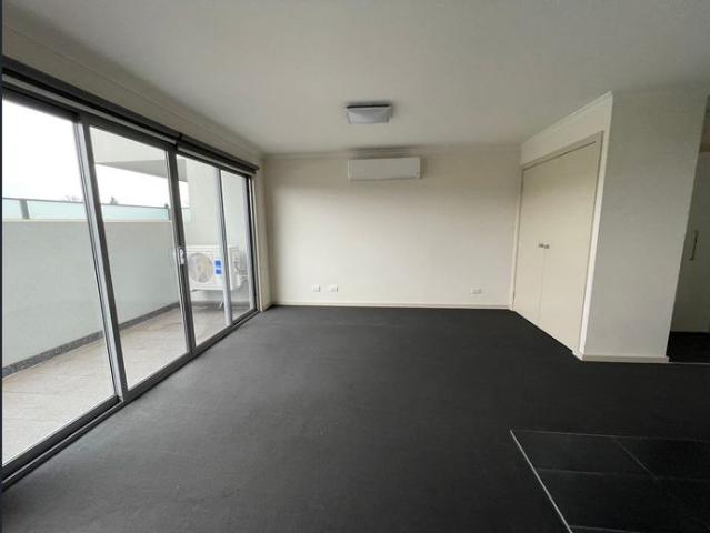 Spacious One Bedroom Apartment Prime Location!