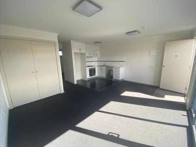 Spacious One Bedroom Apartment Prime Location!