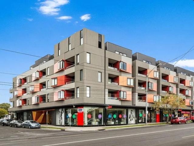Spacious One Bedroom Apartment Prime Location!