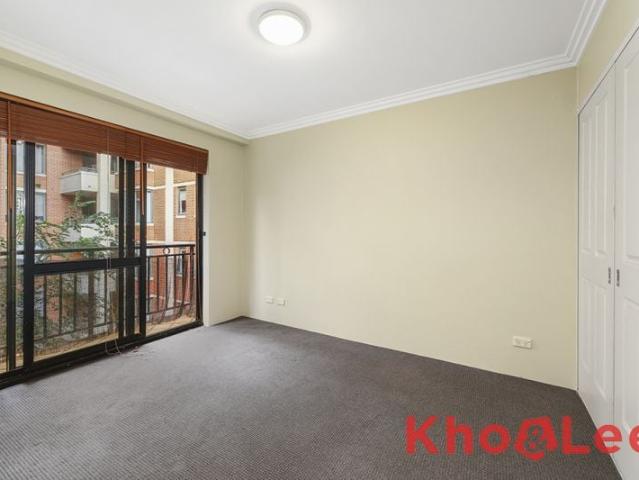 Spacious One Bedroom Apartment with Two Balconies & Lock Up Garage
