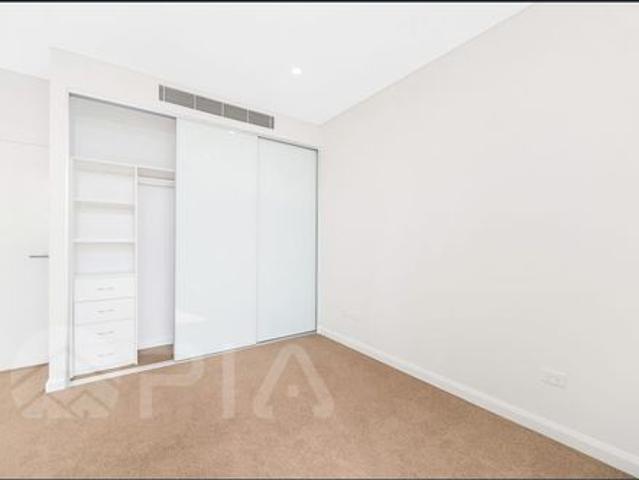 SPACIOUS ONE BEDROOM APARTMENT WITH BALCONY