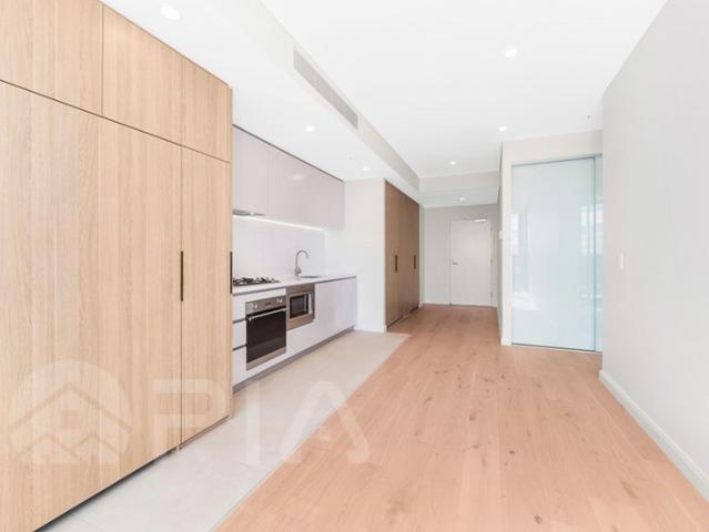 SPACIOUS ONE BEDROOM APARTMENT WITH BALCONY