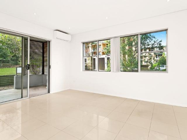 Spacious one bedroom apartment with generous courtyard