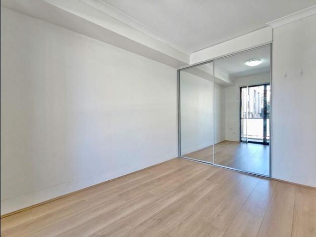 Spacious One Bedroom Apartment With Study, Blending Tranquil Living and Convenience