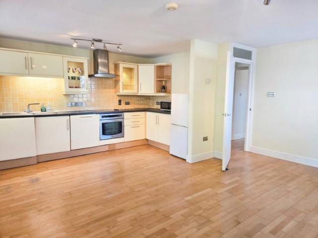 Spacious One Bedroom Flat Close to Brondesbury Par