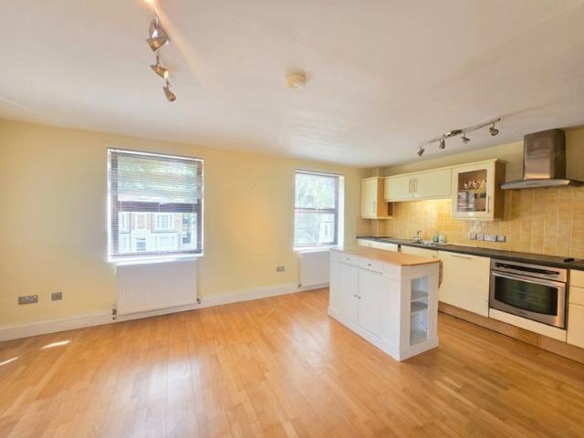 Spacious One Bedroom Flat Close to Brondesbury Par