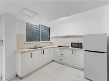 Spacious One Bedroom Flat with Utilities Included