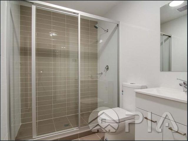 Spacious one bedroom plus study apartment for lease. Walking to Norwest Station
