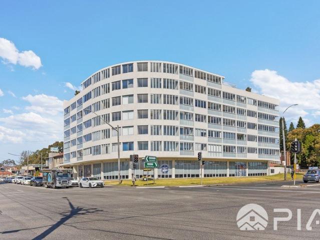 Spacious One Bedroom plus Study with Large Winter Garden