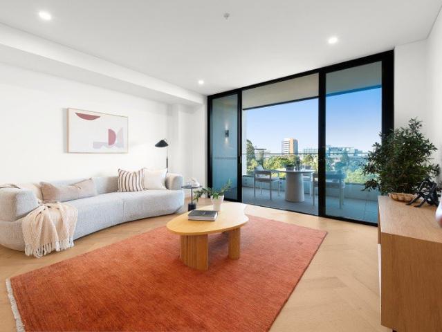 SPACIOUS ONE BEDROOM RESIDENCE WITH PRIVATE BALCONY