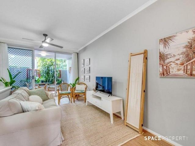 Spacious One Bedroom Retreat with Two Private Courtyards