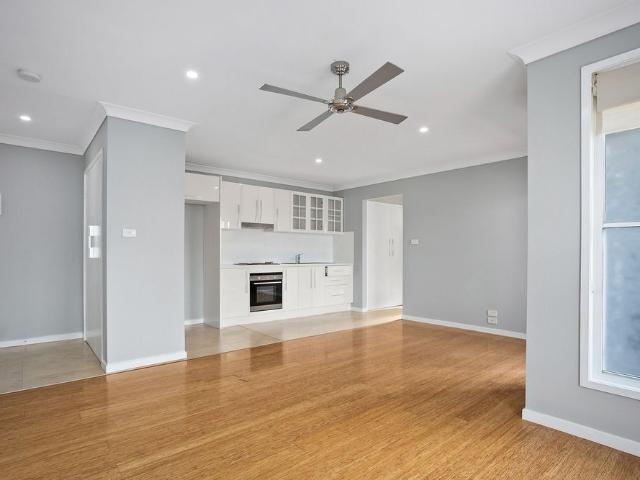 Spacious One Bedroom Studio Apartment With Garage